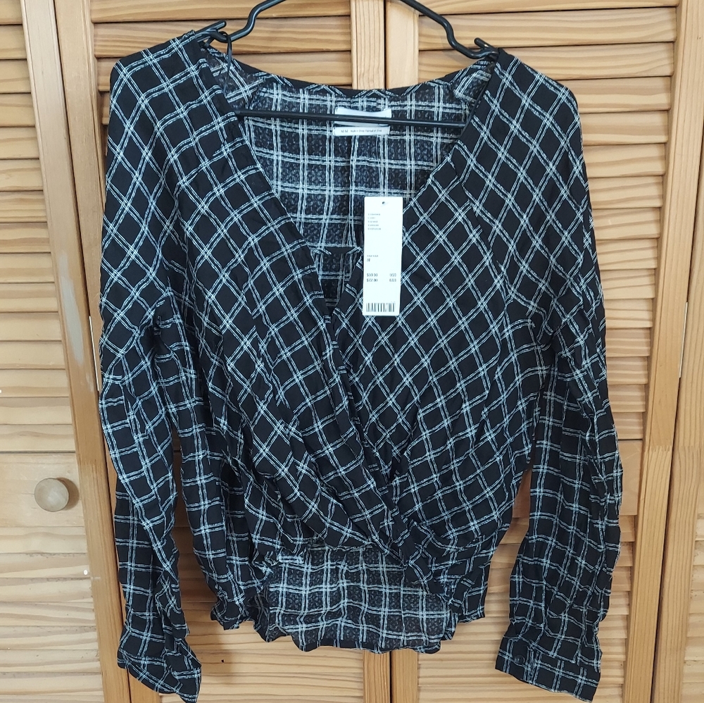 💕NWT💕Chiffon long-sleeved croptop